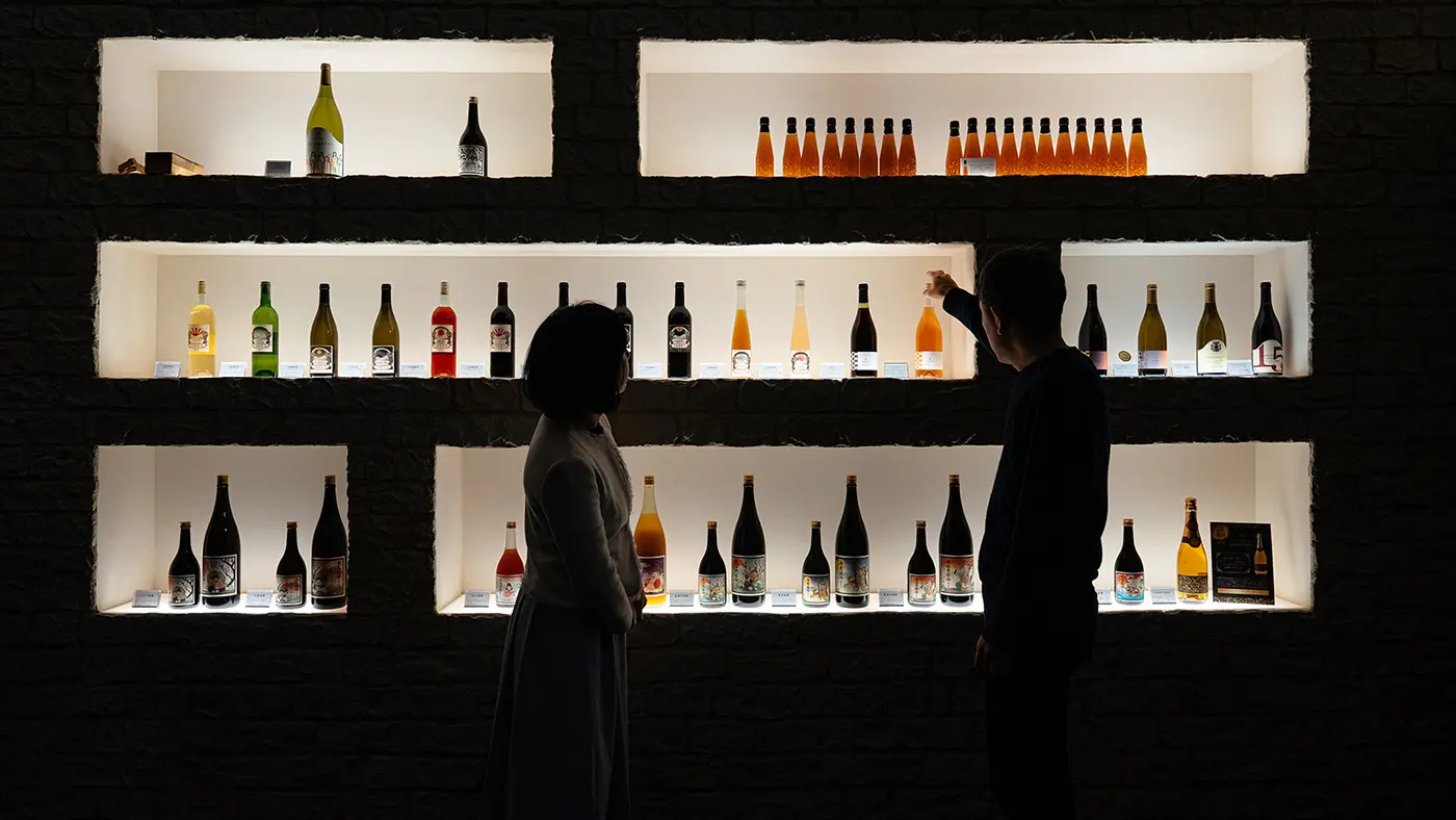 工場内には、自社ブランド商品を一覧できる展示室も