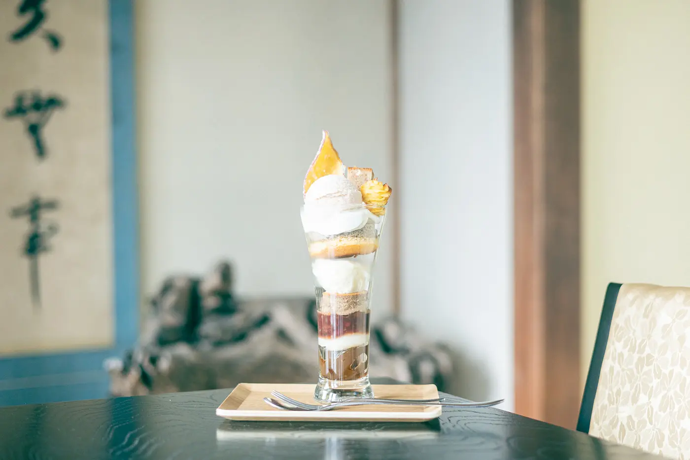 参道の脇にはさまざまな石碑