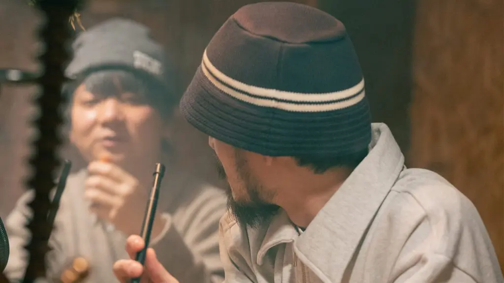 シーシャを吸う