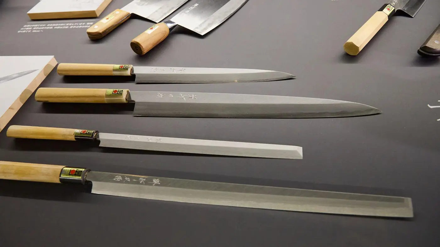 「打ち刃物は、切断面が片側だけある『片刃』、いわゆる和包丁が主流です。