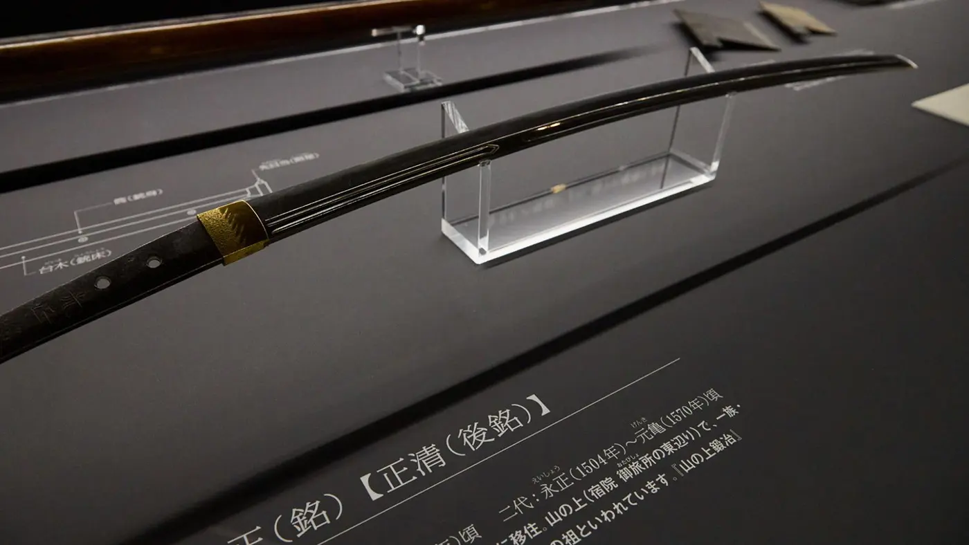 堺ではさまざまな刃物が製造されており、日本刀の工房も健在