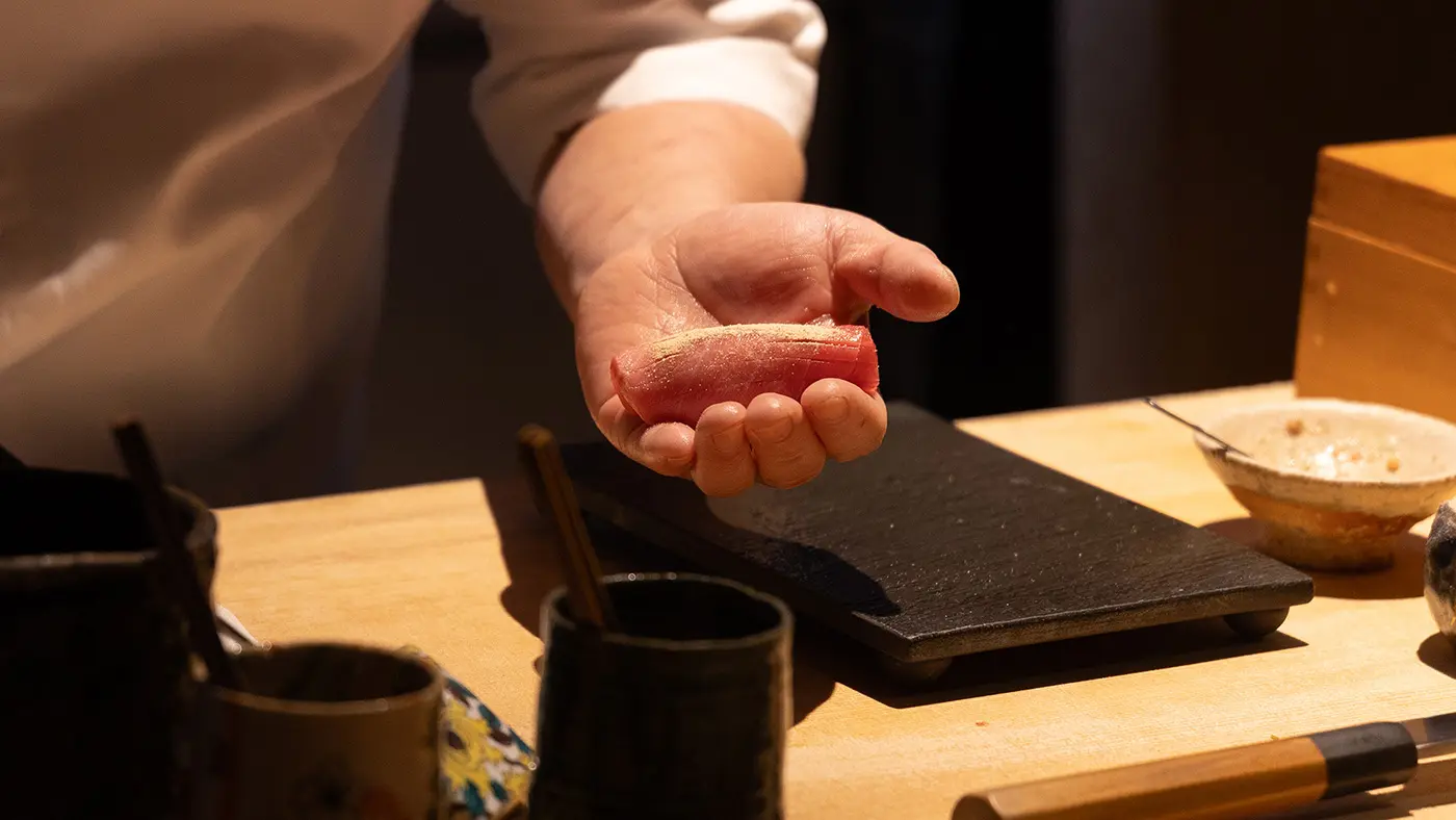 寿司の歴史は東南アジアの発酵食品である「なれずし」から始まったといわれ、奈良時代に日本に伝来したそうです。