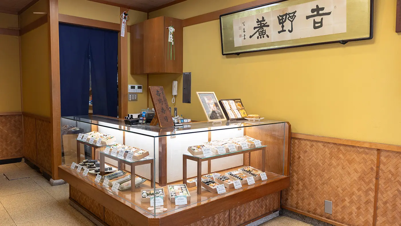 現在は販売のみの営業ですが、イートインスペースでの飲食は可能。