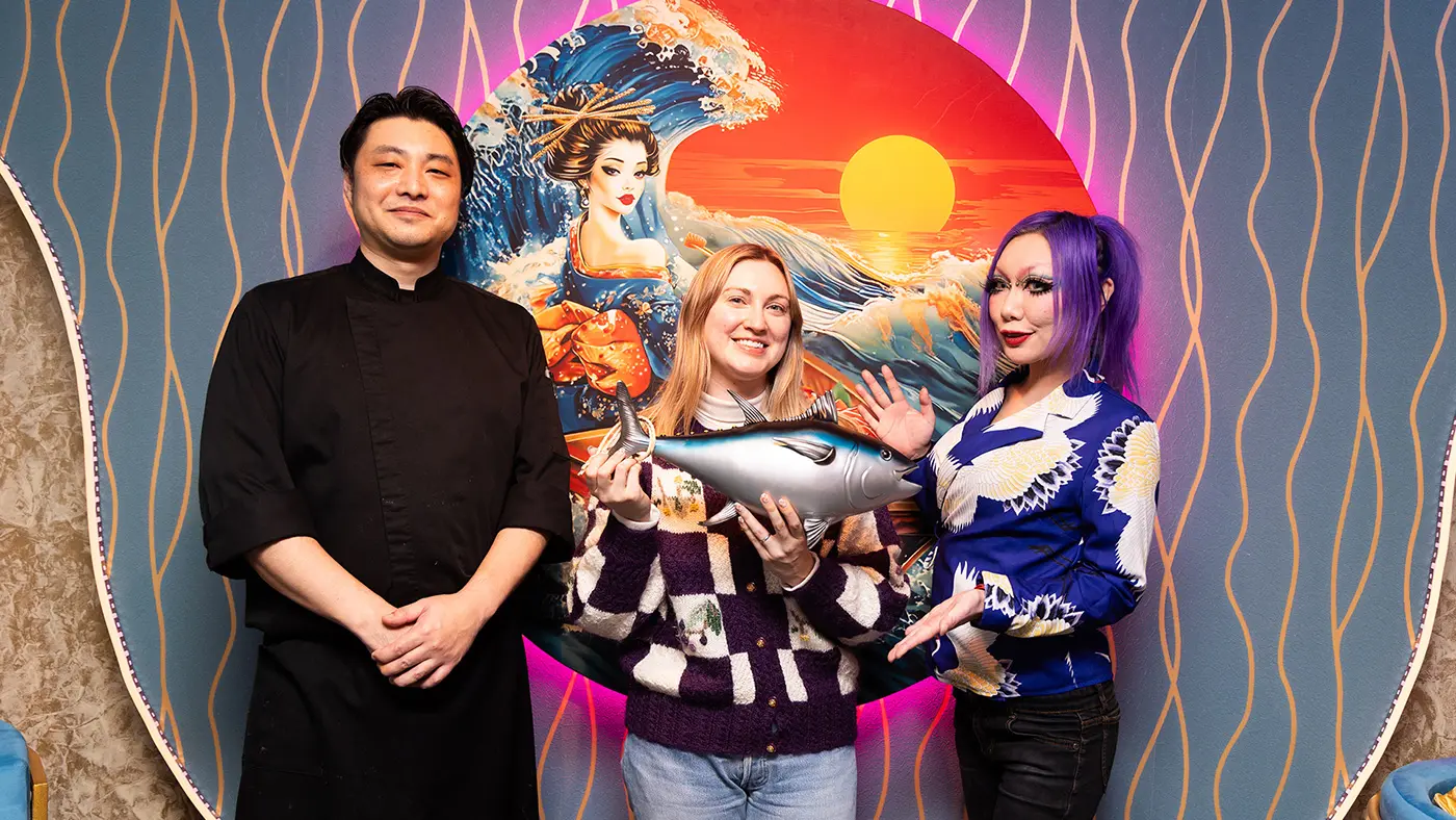 作田料理長、接客を担当するFARPLANE・クレオさんと