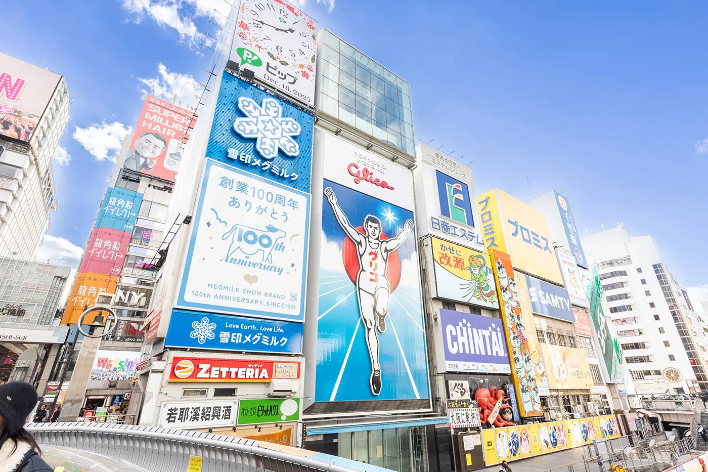 公式のロケ地マップには、作中に登場するスポットが88カ所掲載され、そのうち大阪府内だけでも36カ所