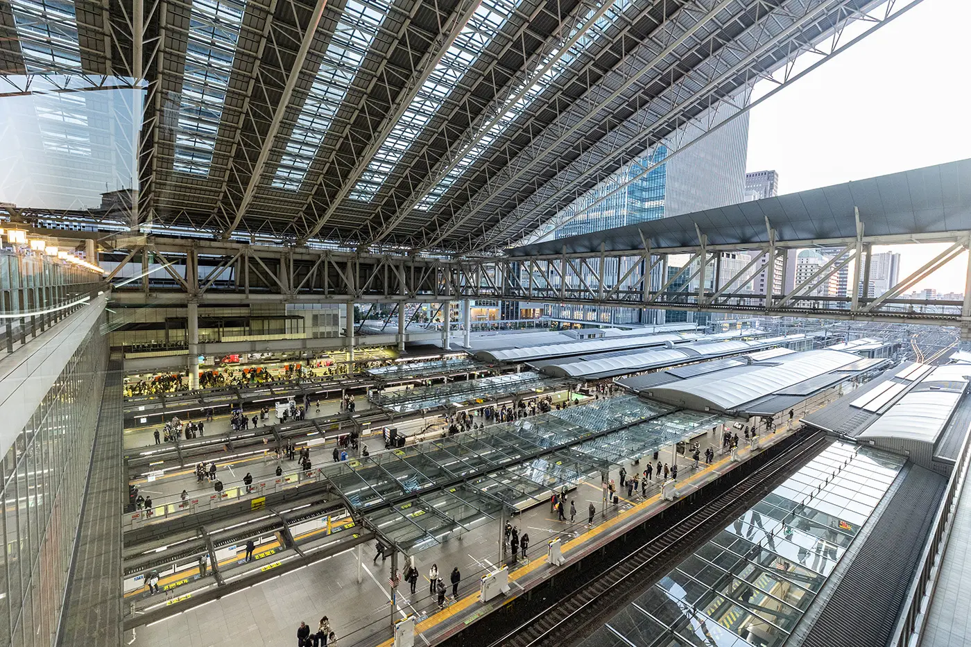 ロケ地巡りは大阪駅から。