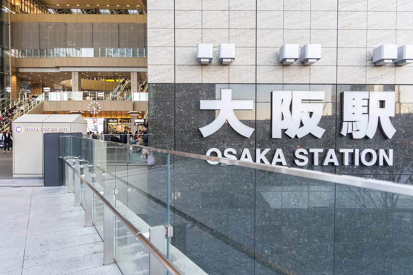 そして、暁の広場からエスカレーターで2階に上がると「アトリウム広場」に出ます。