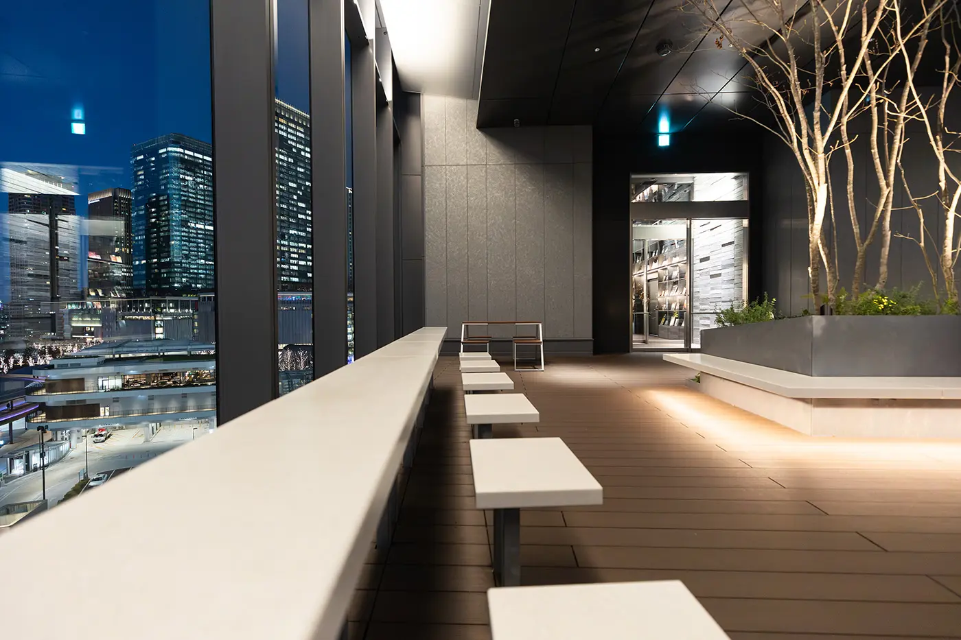 大阪駅3階のインフォメーション付近から案内に従って進むと、「イノゲート大阪」へ。