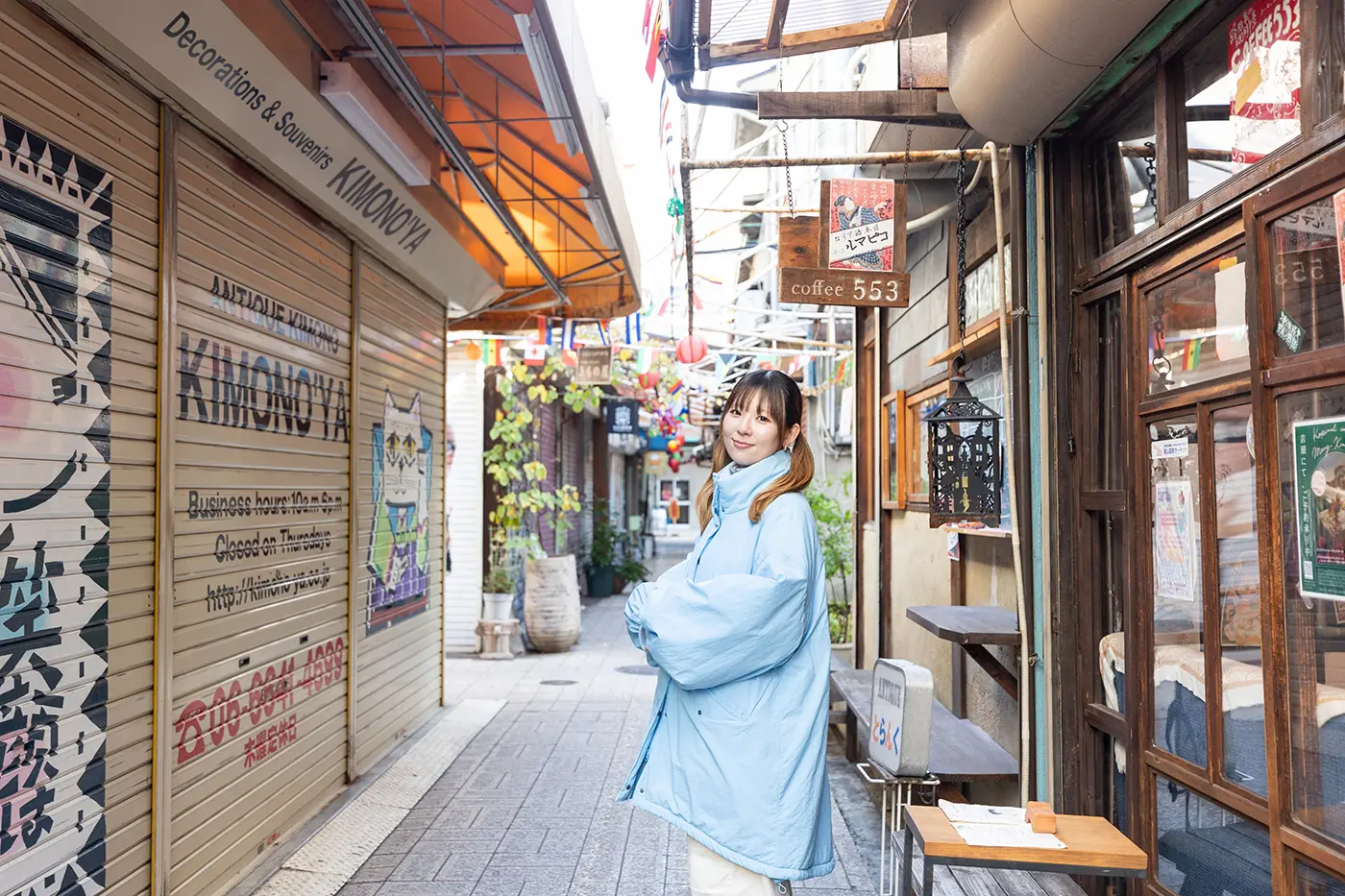 右手には、生徒会副会長がお茶をしていた喫茶店が。