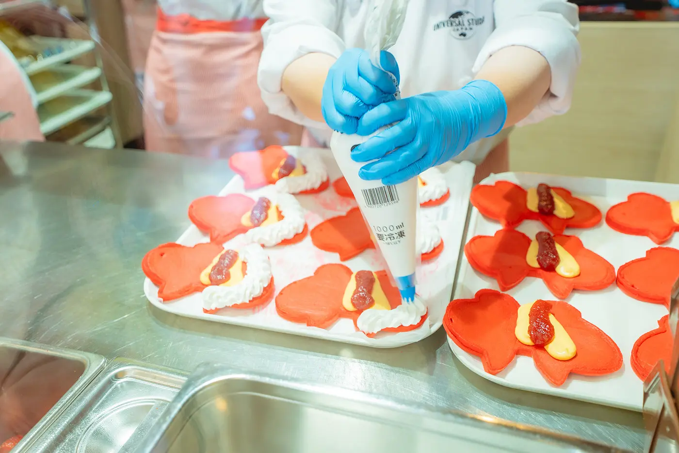 Making a pancake sandwich