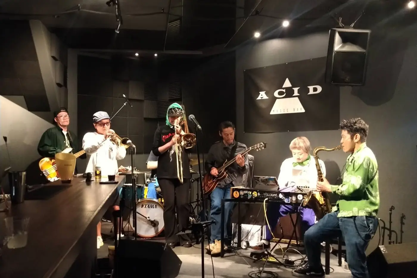 ACID 的理念很明確：“一個各個年齡段的人都可以輕鬆享受酒精和音樂的空間。”