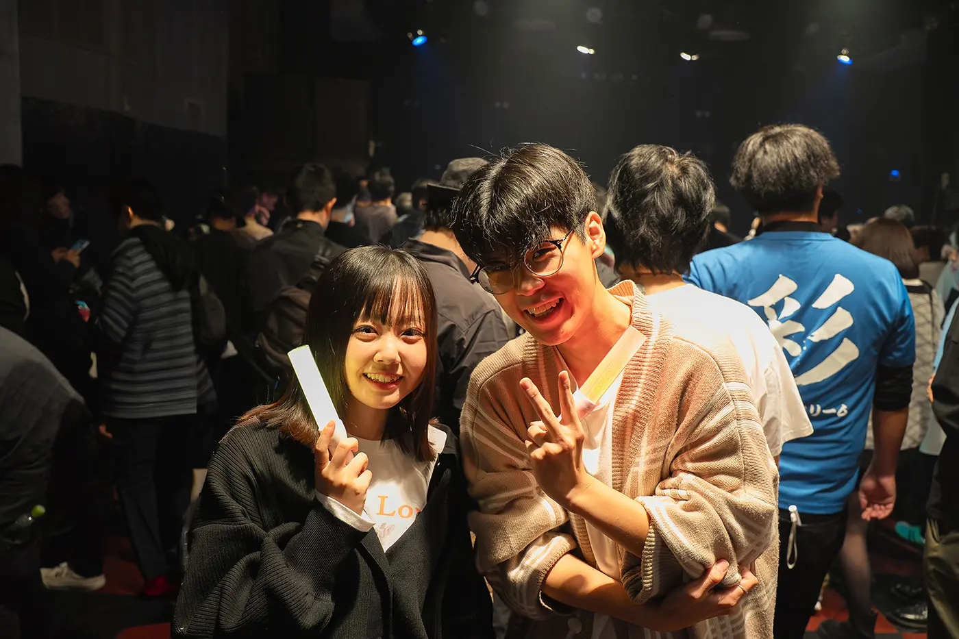 尹看起来有点紧张。