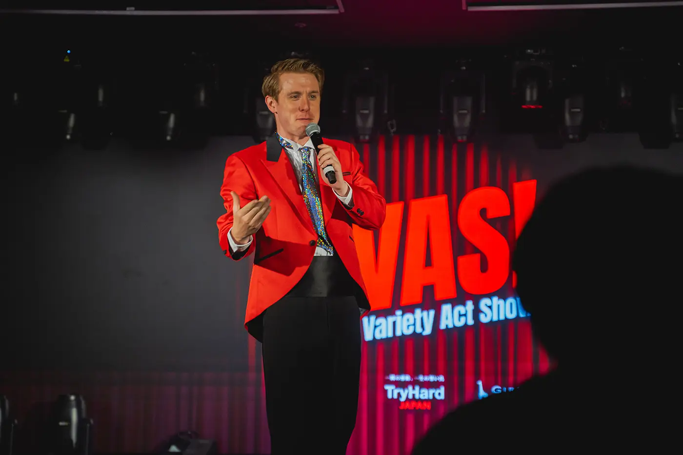 主持人活躍了現場氣氛。