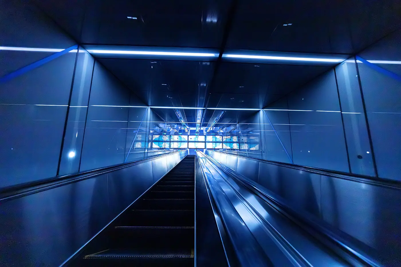 先岛宇宙塔展望台的自动扶梯