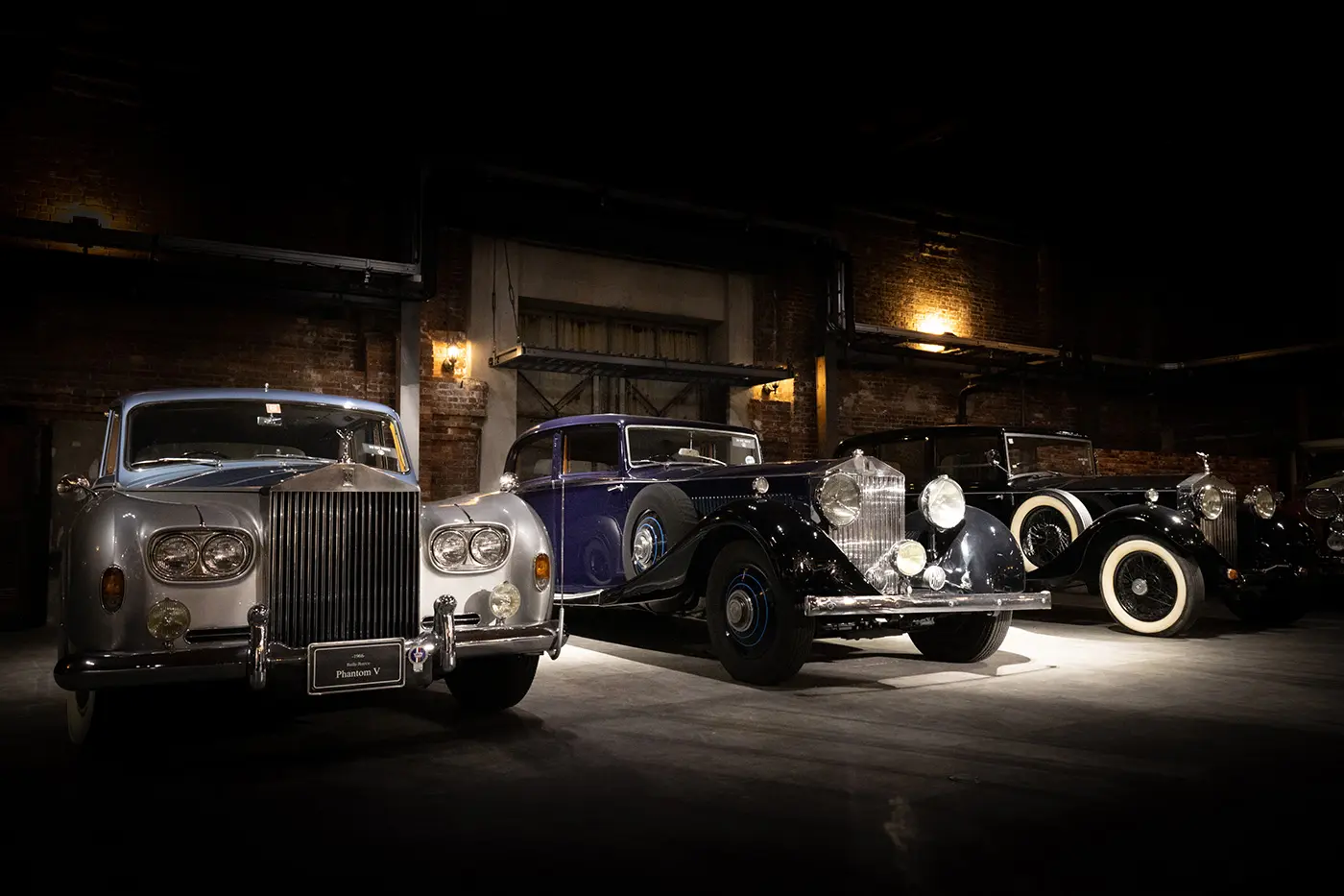 붉은 벽돌 창고를 이용한 클래식 카 뮤지엄은 일본 최초의 시도라고 한다.