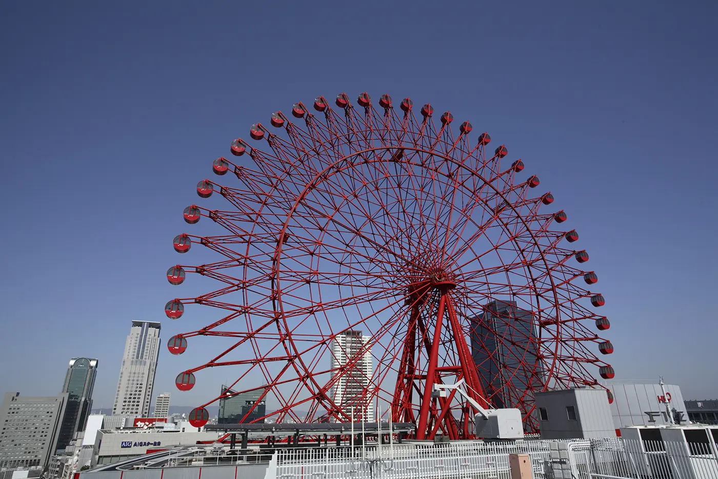The 75-meter-diameter red Ferris wheel on the rooftop is known as a building-integrated Ferris wheel.
