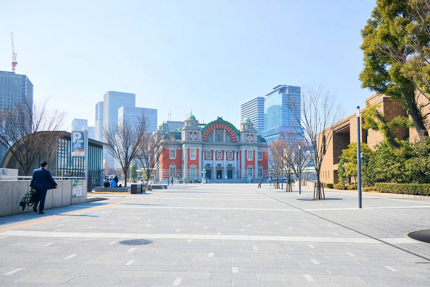 中之島大街是一個拍照勝地，歷史悠久的紅磚建築「中央公會堂」在這裡顯得格外引人注目。