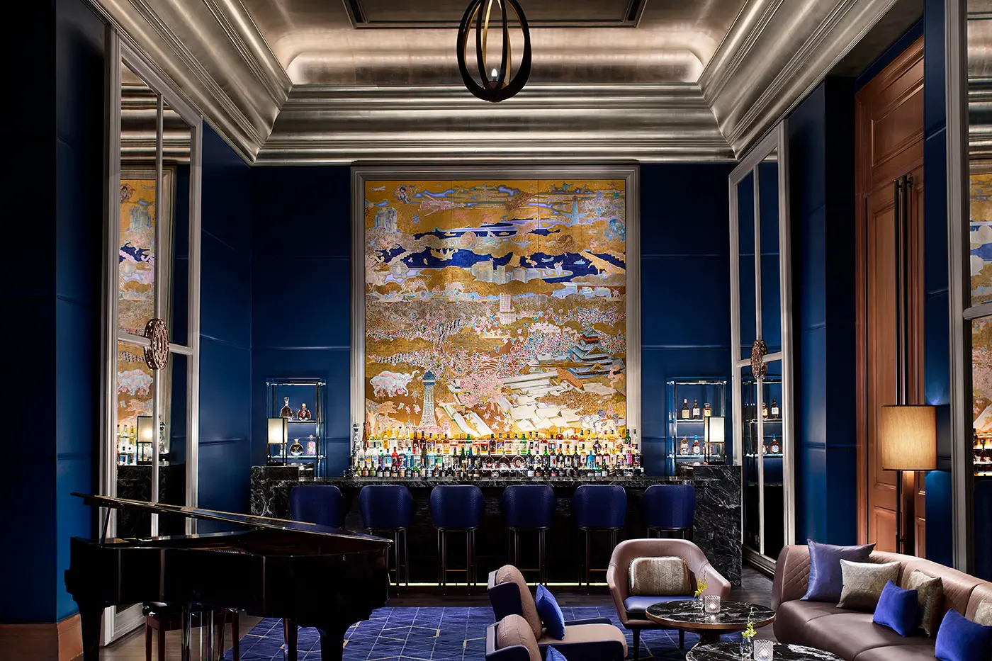 這是位於本町的“瑞吉酒吧”，本町位於北區和南區之間。