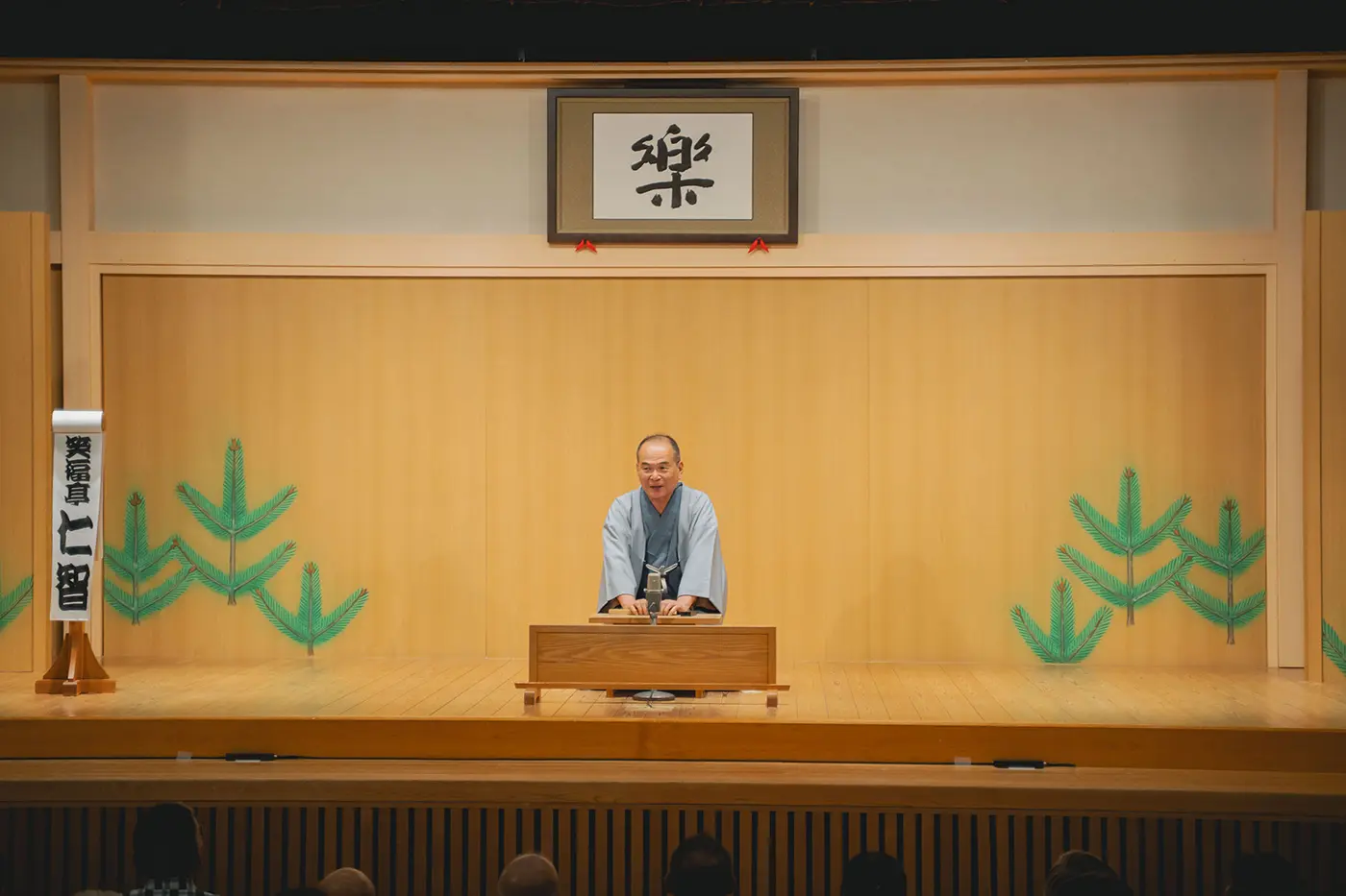 寧奇大師展現他的“送餐技巧”